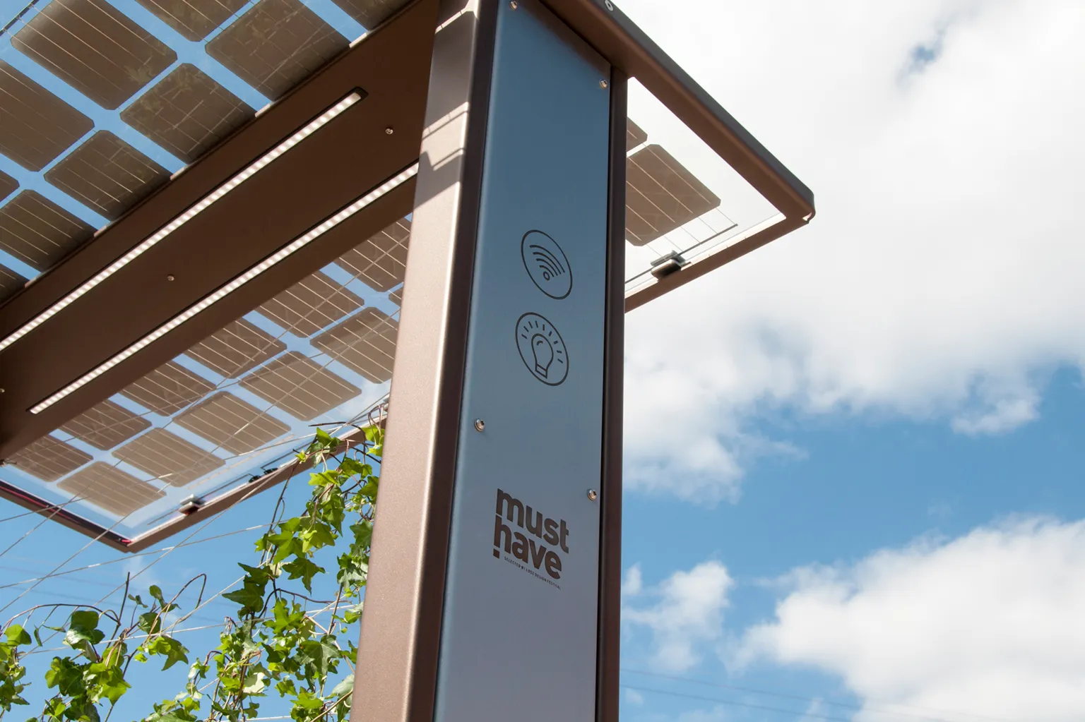 Päikeseenergia jaamad oma logoga