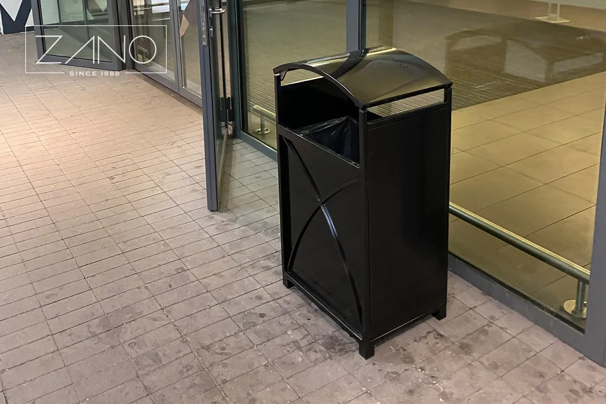 Terasest prügikastid, värvitud RAL 9005 värviga