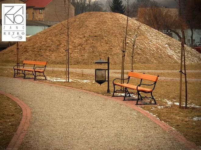 prügikast ning pargi- ja Plantowa haljasalade pingid