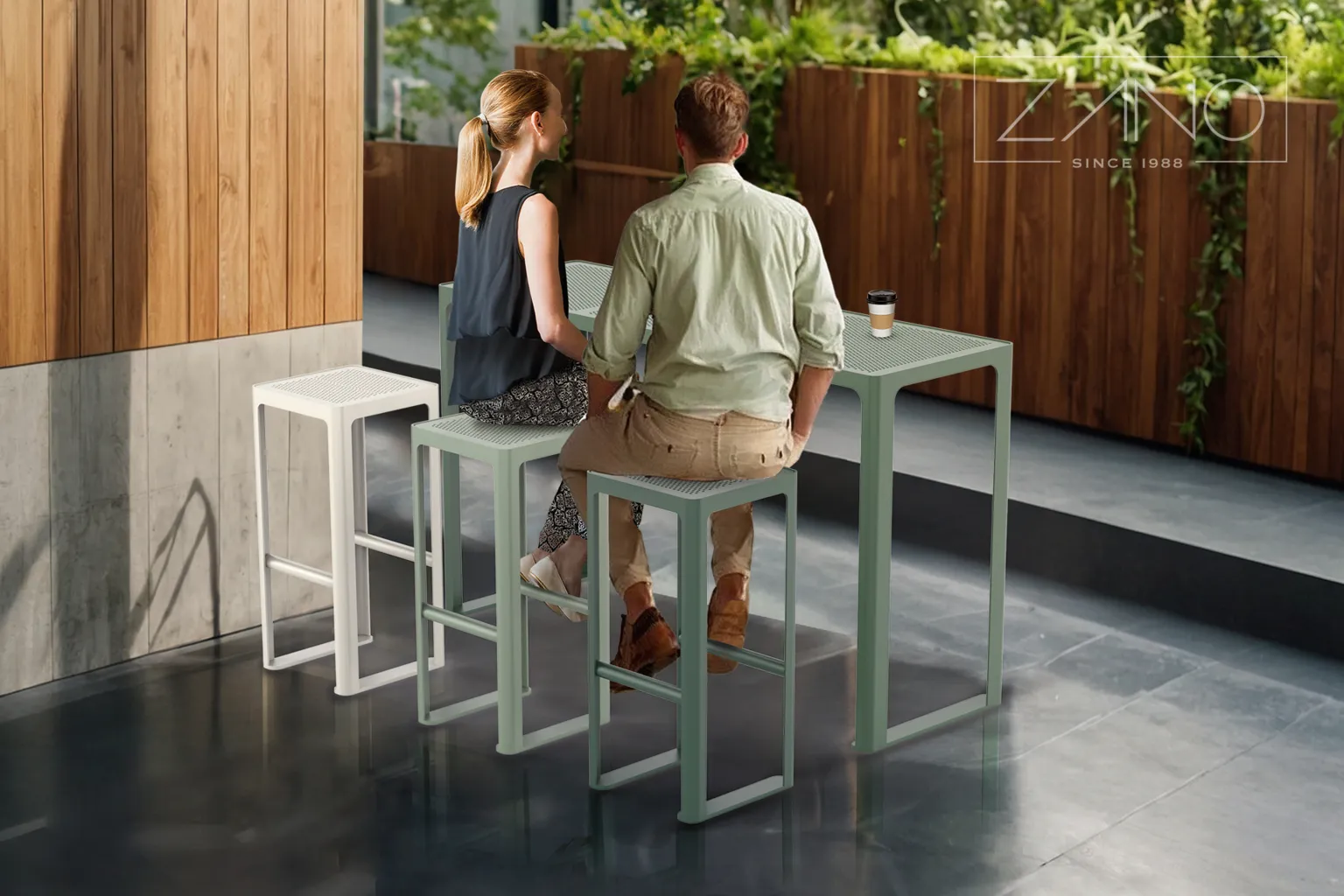 Toitlustusala – foodcourt – lauad ja toolid