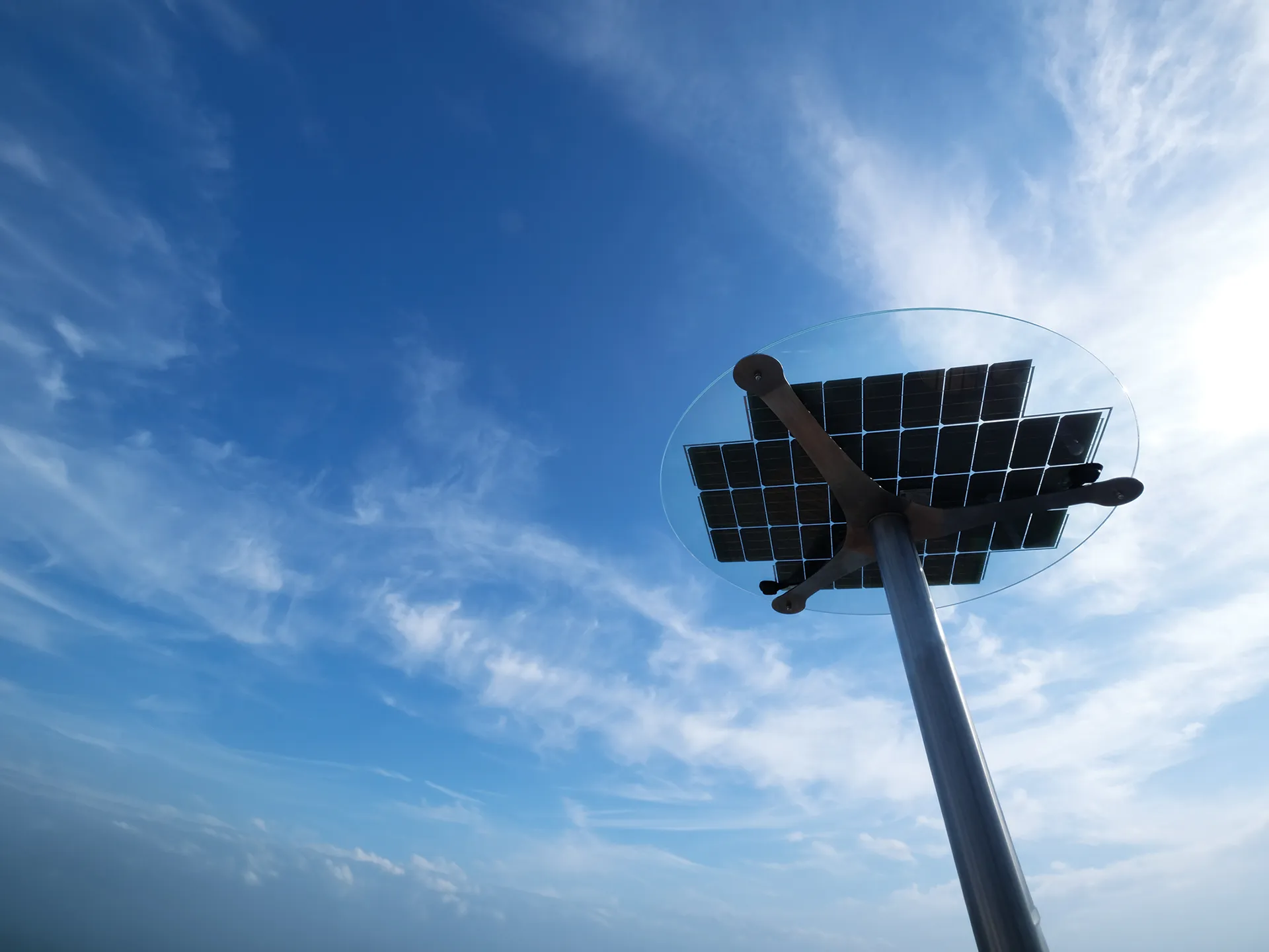 Päikeseenergia kasutamise kaudu toimivad päikesejaamad, mis varustavad sinu ruume puhta energiaga