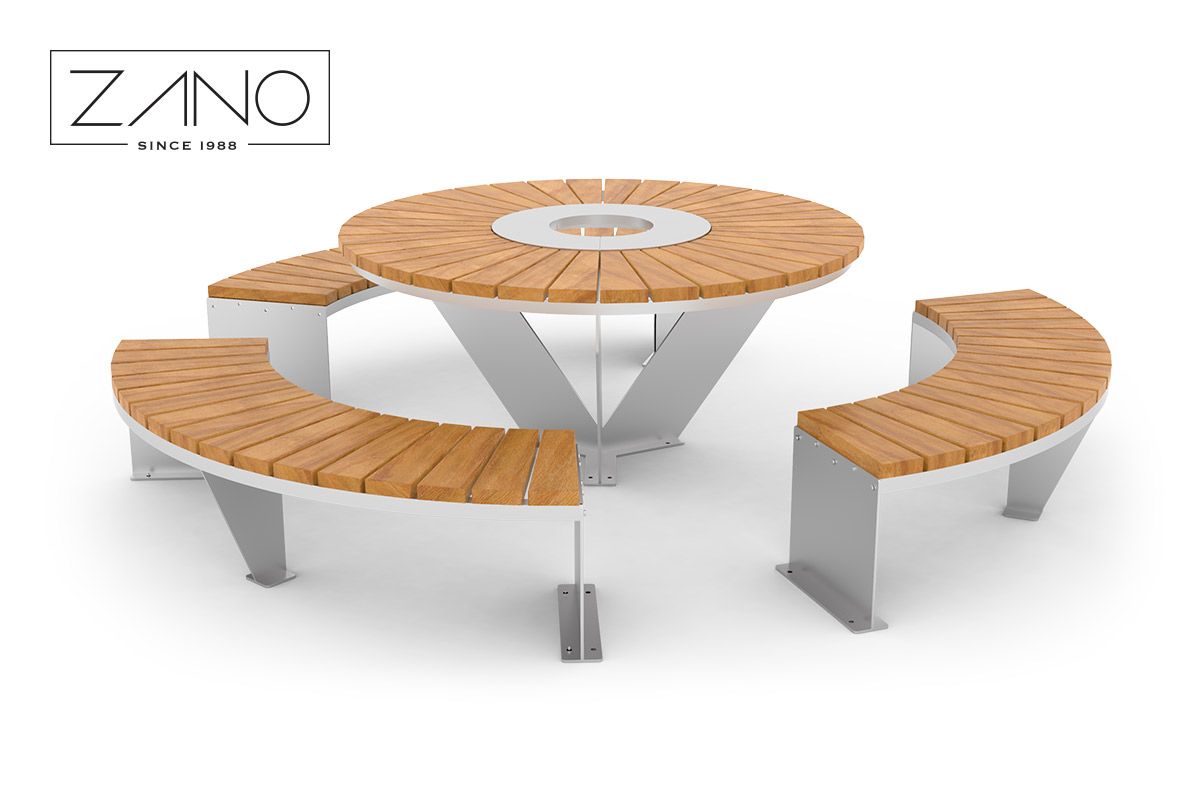 Komplekt: Domino city laud ja kolm Domino 90 pinki, mis on valmistatud roostevabast terasest ja lakitud kuusepuust.
